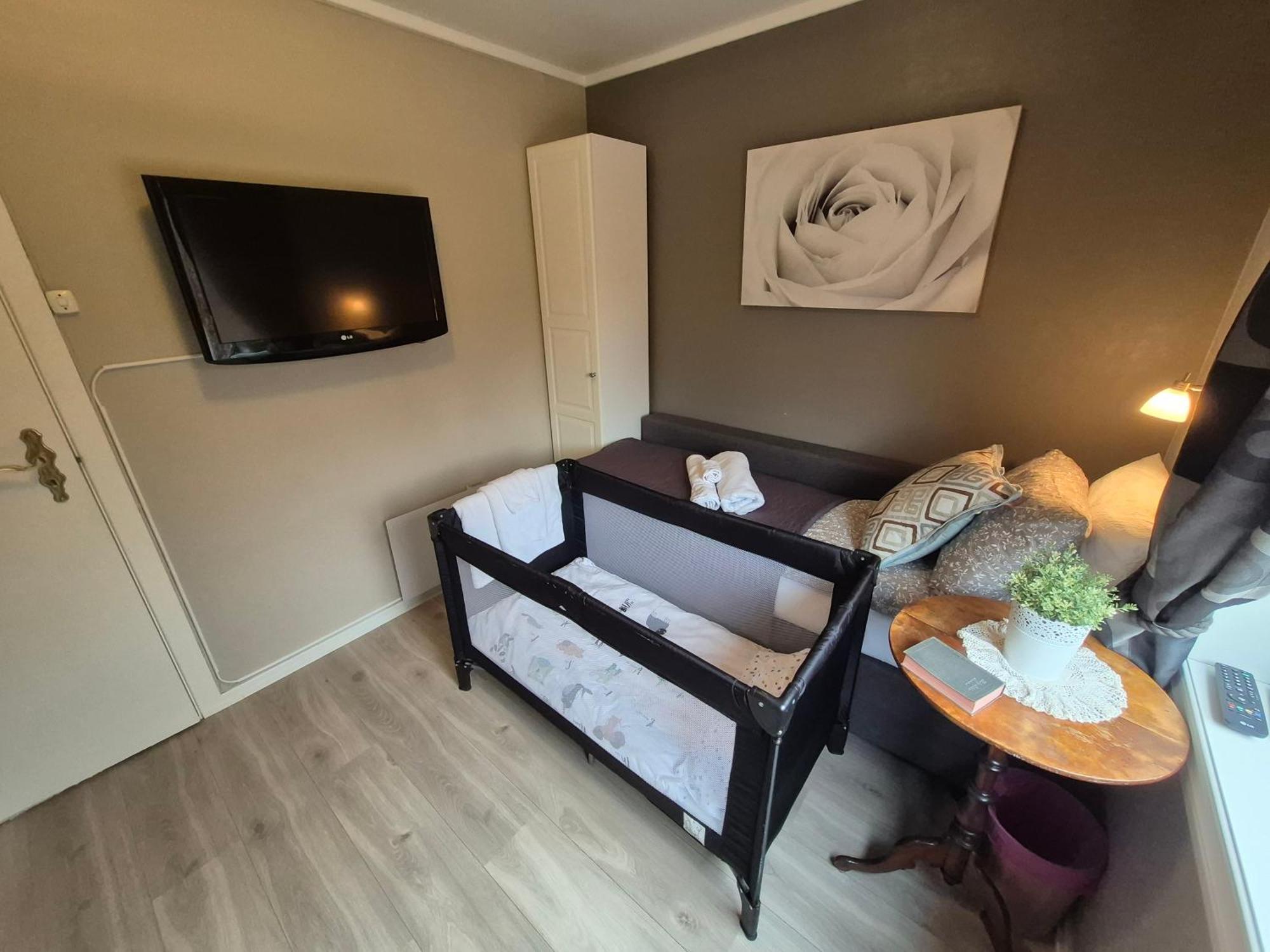 Mormors Basseng Apartamento Kristiansand Exterior foto